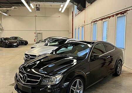 Mercedes-Benz C 63 AMG Coupé Autom. AMG