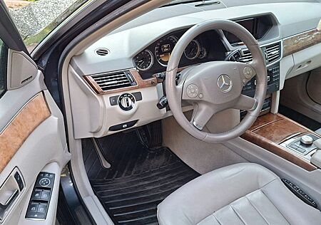 Mercedes-Benz E 300 CDI T BlueEFFICIENCY ELEGANCE ELEGANCE