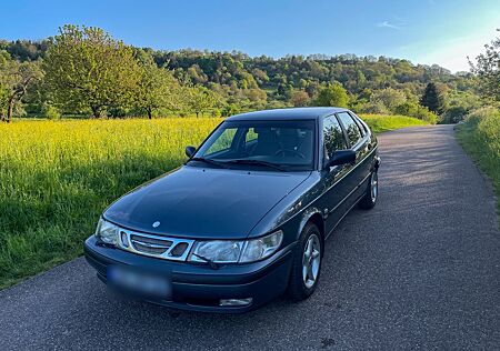 Saab 9-3 2.0i (YS3D)