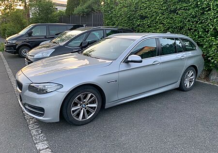 BMW 520d xDrive Touring A Luxury Line Luxury Line