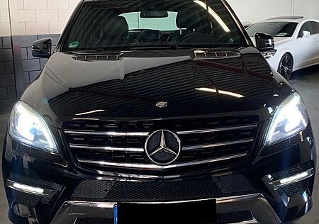Mercedes-Benz ML 250 BlueTEC 4MATIC - AMG/90L Tank/PANO/Memory