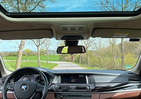 BMW 520d Touring - Panoramadach, Vollleder, AHK