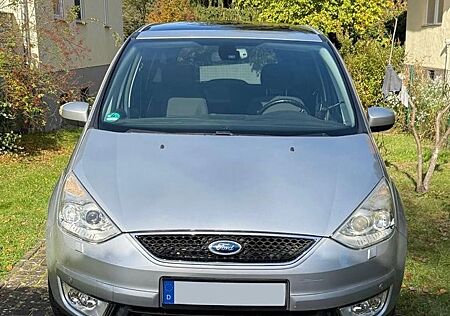 Ford Galaxy gebraucht kaufen Ford Galaxy Ghia * Raumwunder m Panoramadach und AHK