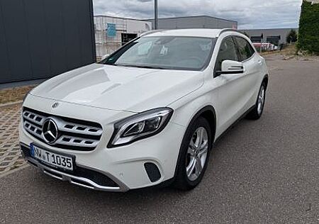 Mercedes-Benz GLA 200 -Urban