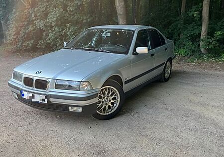 BMW 318i E36