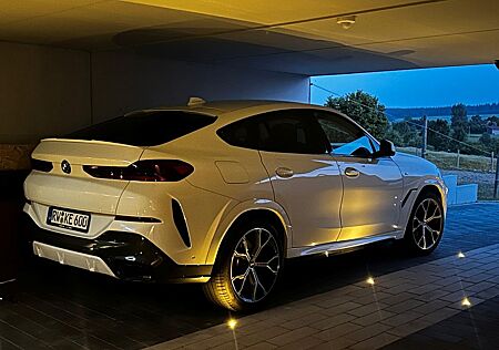BMW X6 M50i