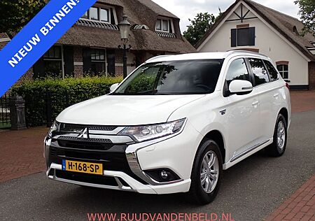 Mitsubishi Outlander 2.4 PHEV Pure CARPLAY // CAMERA // TRE