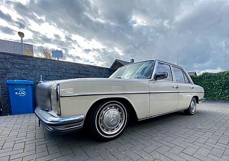 Mercedes-Benz 280 E W114 strichacht /8 -8