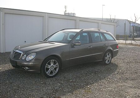 Mercedes-Benz E 320 CDI T Avantgarde-Navi-PDC-Klima-AHK