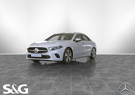 Mercedes-Benz A 250 e DISTRONIC+HEADUP+TOTWINKEL+360°+LED+17"