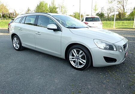 Volvo V60 2.0T Momentum*Scheckheftgepflegt*