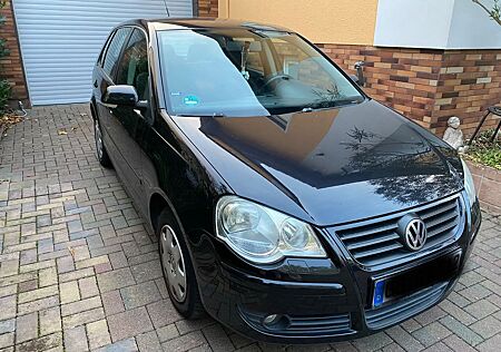 VW Polo Volkswagen 1.2 Tour NEU-TÜV AHK BodC Temp SitzheizPDC