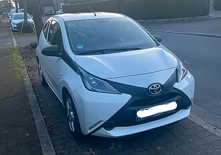 Toyota Aygo (X) Aygo (X) 1,0-l-VVT-i x x