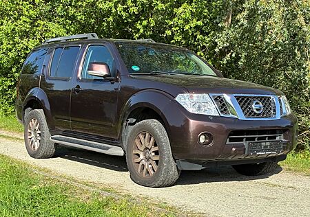 Nissan Pathfinder 2.5l dci LE Xenon Keyless-Go Tüv=Neu!
