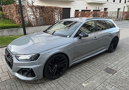 Audi RS4 Avant Leder Wabe B&O virtual Cockp. Garantie