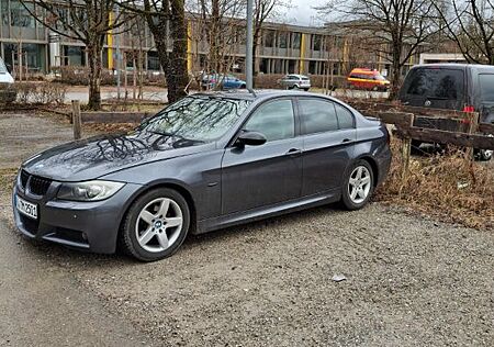 BMW 318i M-Paket / Vollausstattung / Motorkontroll !