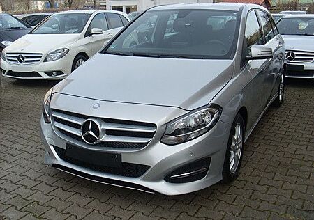 Mercedes-Benz B 180 Style 61.679 kilometer / Navigation