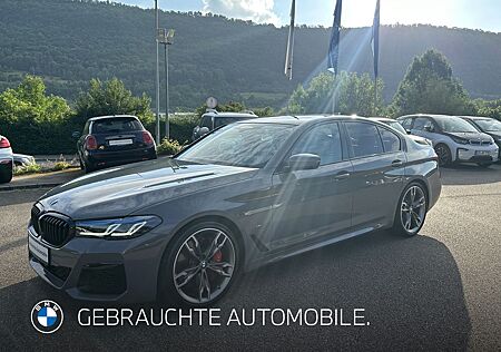 BMW M550i xDrive Li Ferngesteuertes Parken Head-Up