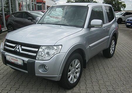 Mitsubishi Pajero DI-D Intense mit Anhängekupplung
