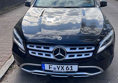 Mercedes-Benz GLA 220 d DCT -