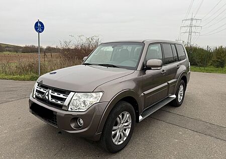 Mitsubishi Pajero 3,2 Intense Automatik 1.Hand