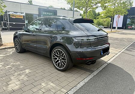 Porsche Macan EZ 21 ACC Bose AHK 21 Zoll Reifen Neu
