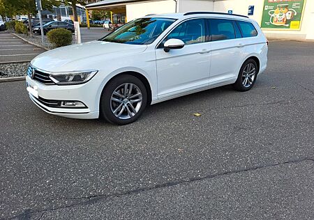 VW Passat Volkswagen 2.0 TDI SCR DSG Comfort-line 150 Ps