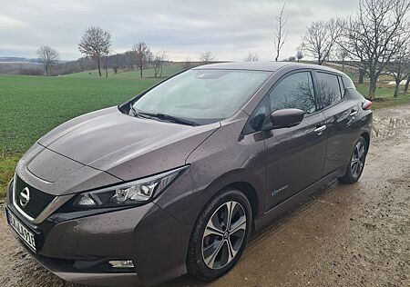 Nissan Leaf Elektrofahrzeug 150 PS 40KWH Tekna