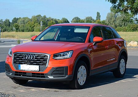 Audi Q2 30 TFSI orange gepflegt