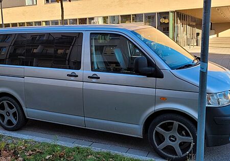 VW T5 Transporter Volkswagen 2.5 TDi