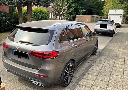 Mercedes-Benz B 200 DCT -