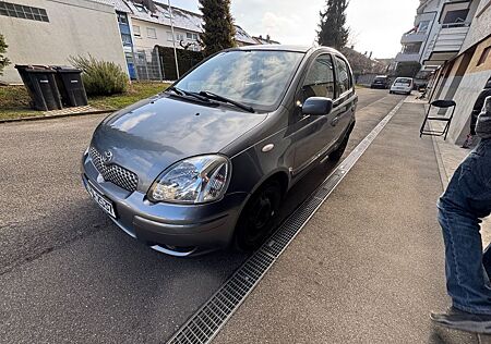 Toyota Yaris 1.3 Sol sol