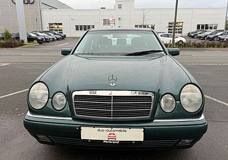 Mercedes-Benz E 200 Elegance ,Scheckheft ,Rentnerfahrzeug