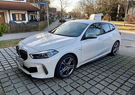 BMW M135i xDrive A -