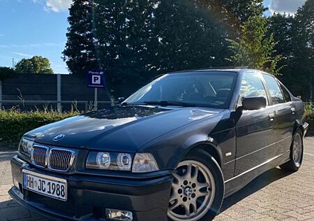 BMW 318 ***E36 M Paket Limousine in Fjordgrau***