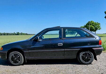 Opel Astra F CC viele NEUTEILE Oldtimer