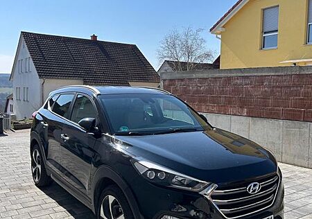 Hyundai Tucson Vollausstattung TÜV * Service* Neu