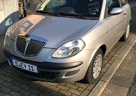 Lancia Ypsilon 1.2 8v -