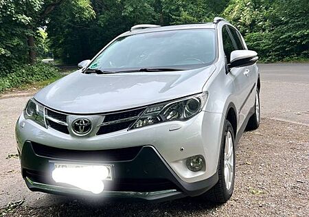 Toyota RAV 4 2,2-l-D-4D 4x4 Executive Automatik Exe...