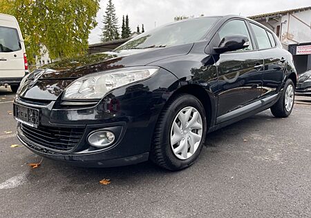 Renault Megane gebraucht kaufen Renault Megane III Lim. 5-trg. Paris 1.6 Navi Klimaa-