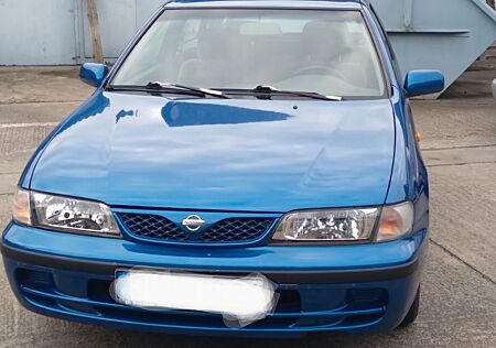 Nissan Almera 1.6 SR SR