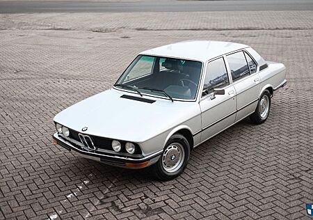 BMW 520 E12 72.000km, Erstlack, Sammlerzustand