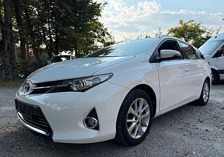 Toyota Auris Touring Sports Life+