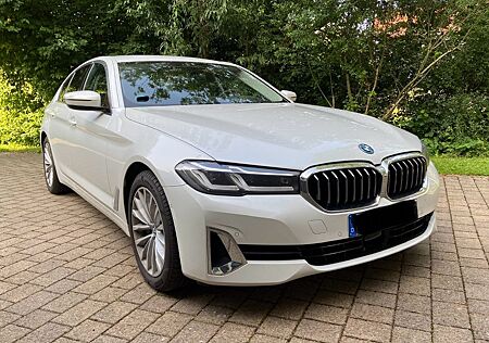 BMW 530e xDrive Luxury HUD RüKa Navi Laser Garantie