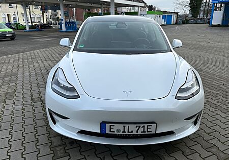 Tesla Model 3 Allradantrieb mit Dualmotor Long Ran...