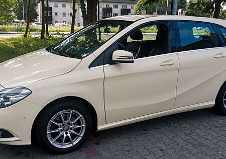Mercedes-Benz B 180 CDI BlueEFF. AUTOMATIK 1.Hd TÜV Shz NAVI