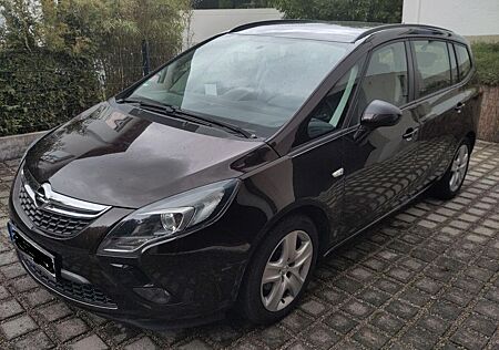 Opel Zafira Tourer mit Erdgas, gepflegt, Navi, AHK