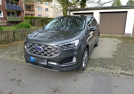Ford Edge TITANIUM 4x4 /AHK/GSHD Pano/1Hand