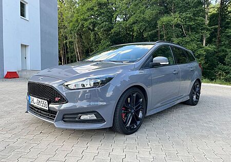 Ford Focus ST LederExklusiv*ZAHNRIEMEN NEU