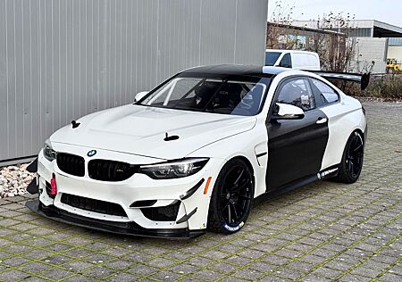 BMW M4 GT4 Rennfahrzeug